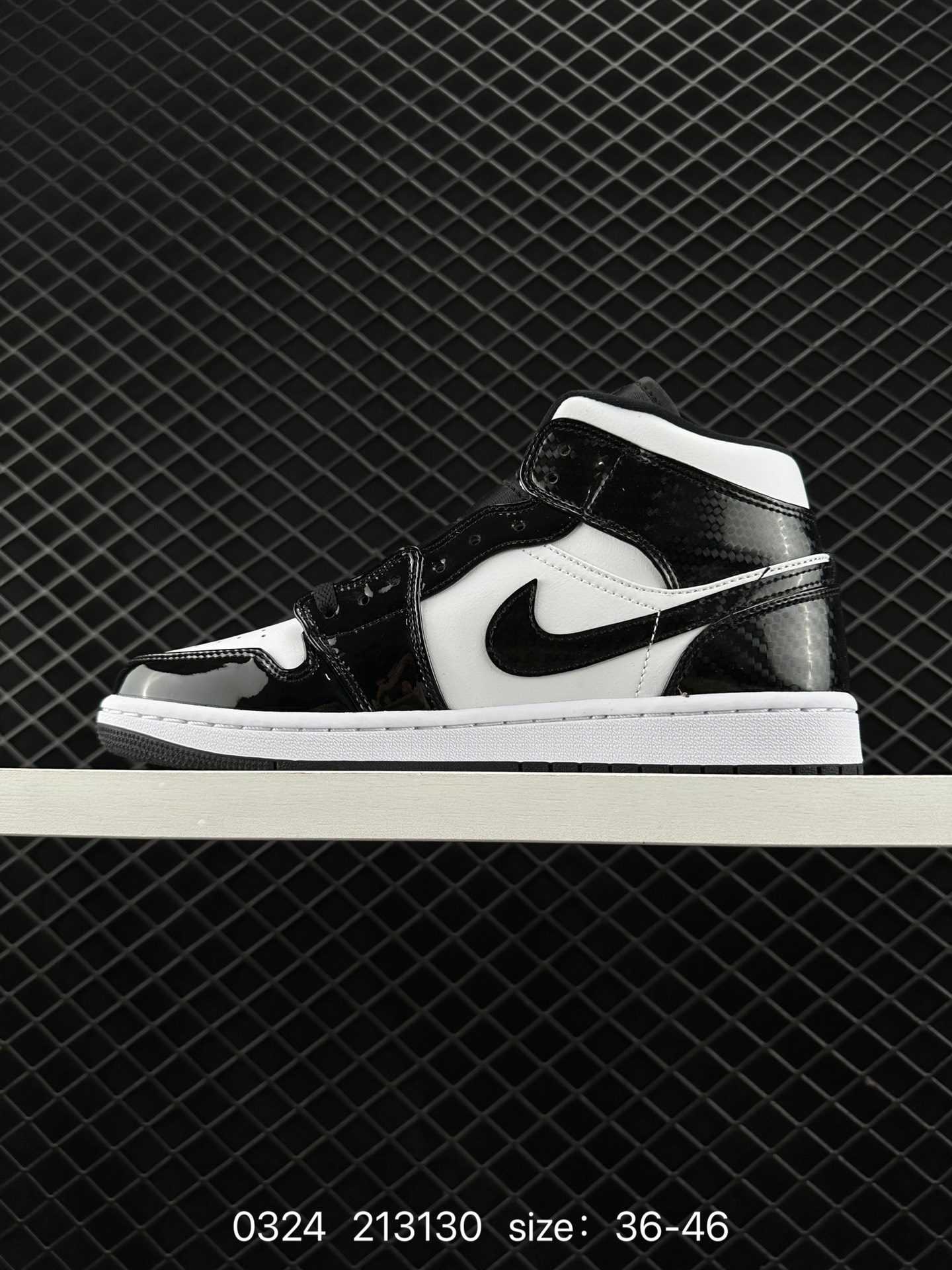 （NIKE）AIR JORDAN 1 MID